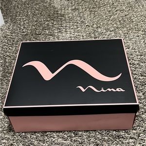 these are latte colored sparkly heel, size 8 but will fit a size 9 foot